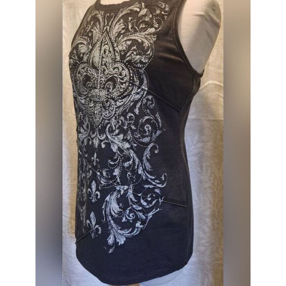 F37 Maurices Sleeveless Black Graphic Tank Top w Fleur-de-Lis & silver studded